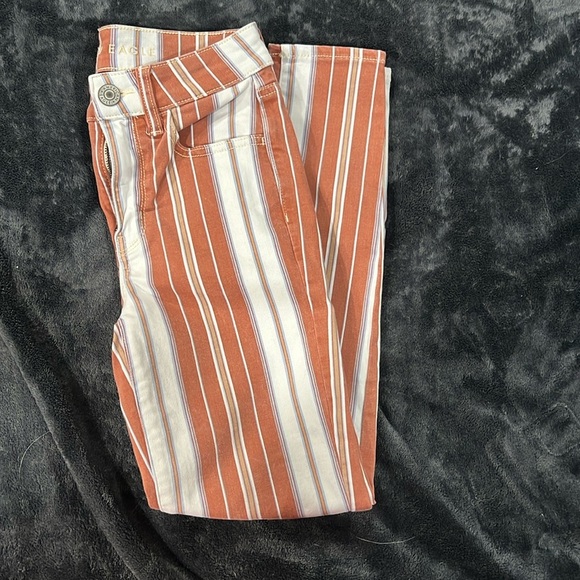 [AEO] NWOT Hi Rise Striped Jeans - Picture 1 of 3